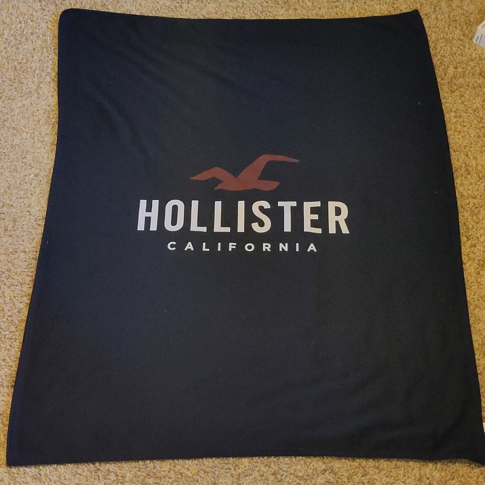 Hollister fleese blanket